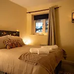 Casa Leila Waterfront Apartment