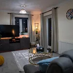 Casa Leila Waterfront Apartment